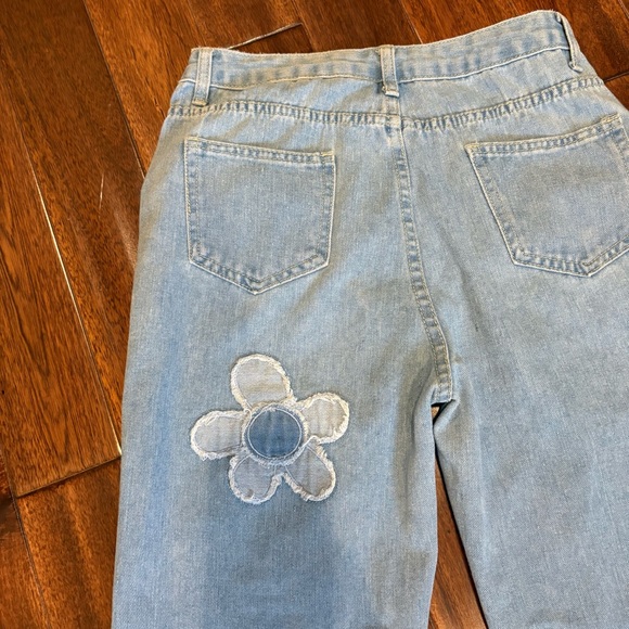 Denim Floral Appliquéd Jeans Raw Hem - Picture 7 of 12